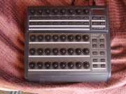 Продам midi-контроллер Behringer BCR2000